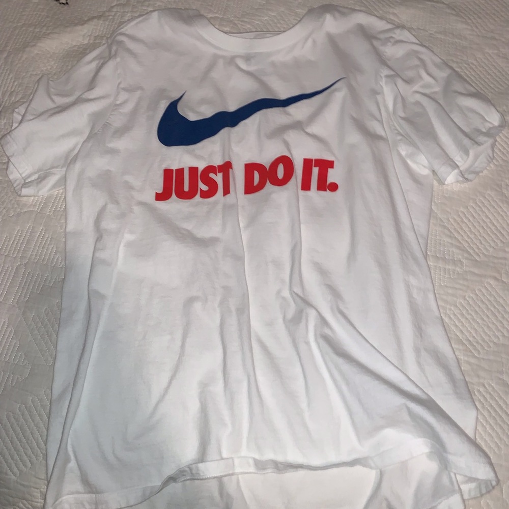 nike t-shirt